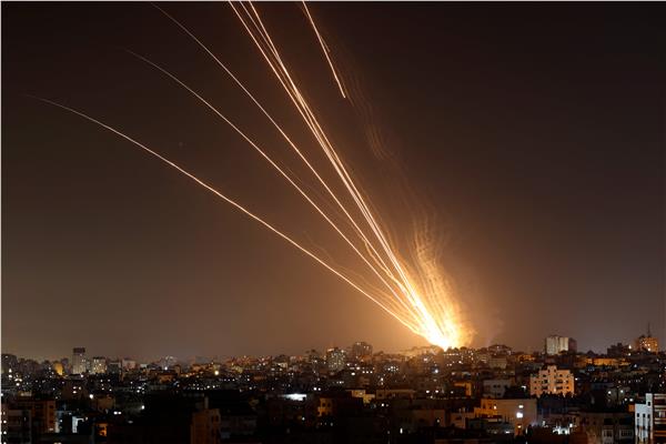 رشقة صاروخية على مستعمرات غلاف غزة - أ ف ب 