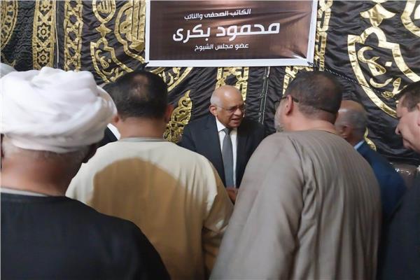  الدكتور علي عبد العال أثناء تأدية واجب العزاء في وفاة النائب محمود بكري