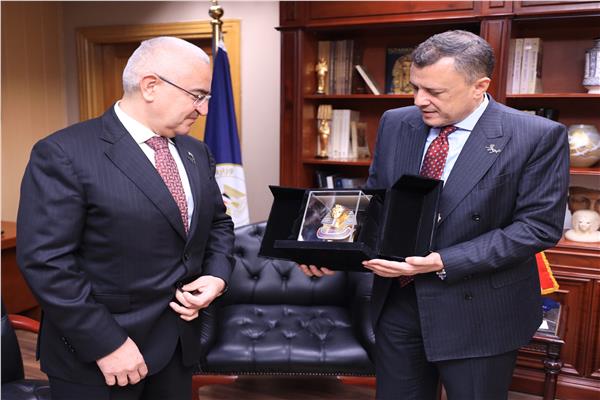 وزير السياحة والآثار يستقبل سفير أذربيجان بالقاهرة 