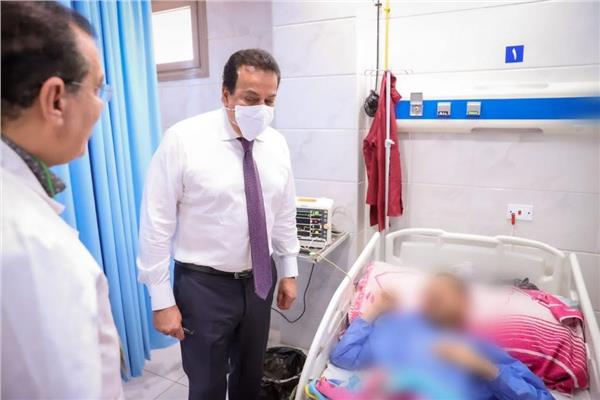  وزير الصحة خلال جولة مفاجئة بمستشفى حلوان العام
