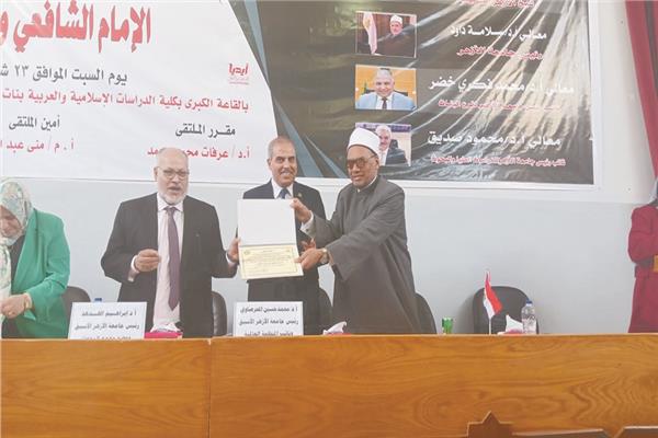 د.المحرصاوي أثناء الملتقى العلمى الأول بكلية الدراسات الإسلامية والعربية بنات ببنى سويف