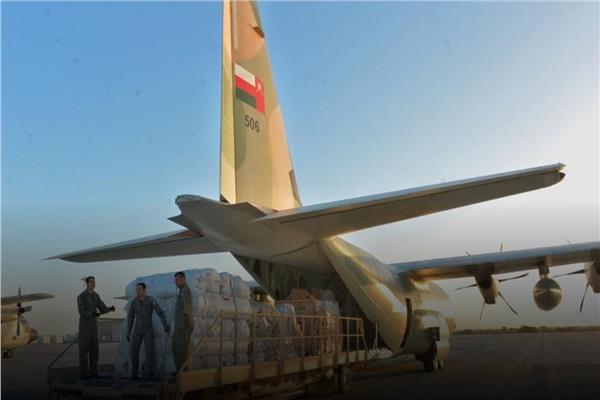 سلطنة عُمان تُسيّر رحلات إغاثة جوية