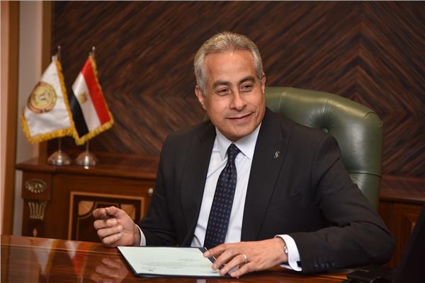 ،وزير القوى العاملة حسن شحاتة