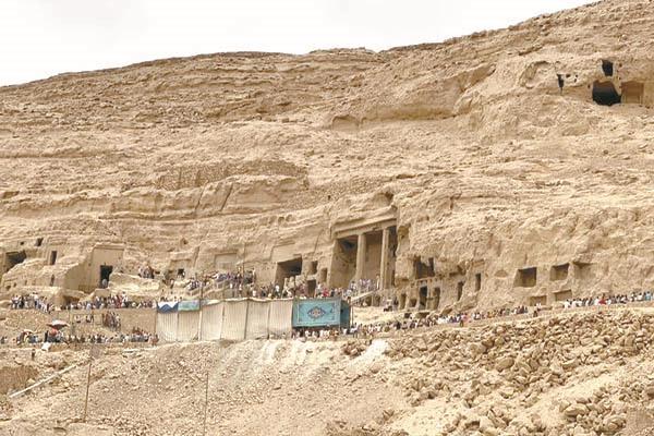 مغارات فرعونية وكنائس محفورة في الصخر