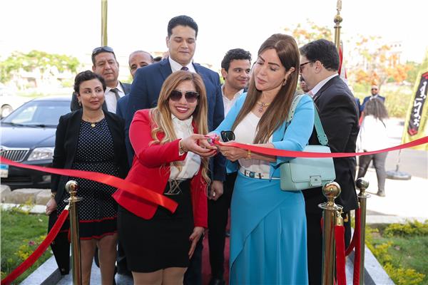 الدكتورة جيهان مديح أثناء افتتاح مقر أمانتي القاهرة الجديدة لحزب مصر أكتوبر