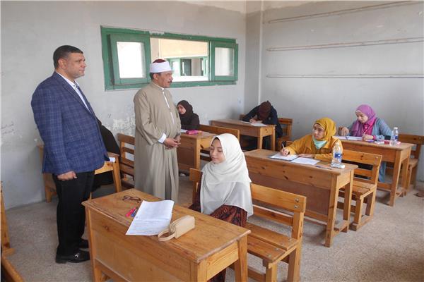  رئيس منطقة سوهاج الازهرية يتفقد   امتحانات الشهادتين الابتدائية والإعدادية 