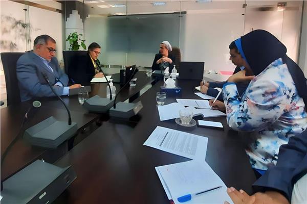 اجتماع ياسمين فؤاد وزيرة البيئة مع بعثة البنك الدولي بالقاهرة 