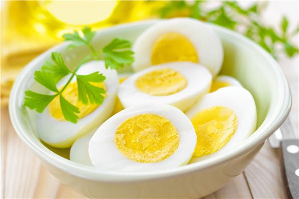 «تحسين الرؤية وتقوية المناعة».. 7 فوائد لتناول البيض المسلوق