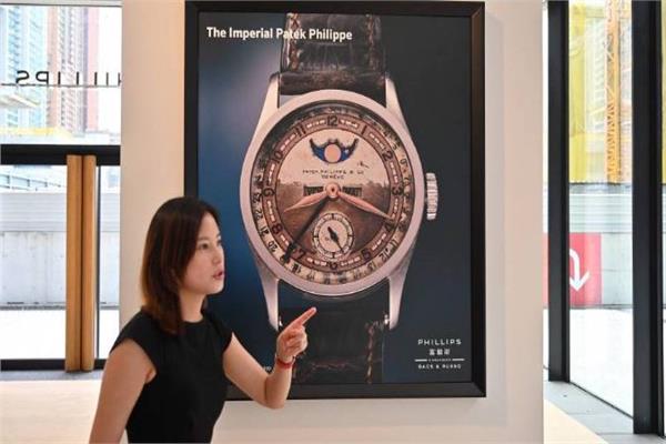بيع ساعة إمبراطور الصين في هونج كونج