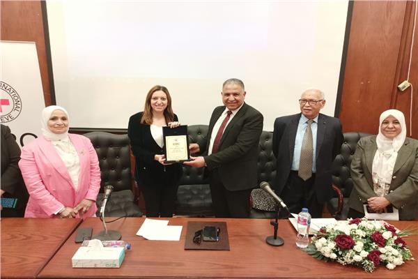 جانب من  افتتاح الندوة التعريفية التي تنظمها جامعة الأزهر بالتعاون مع اللجنة الدولية للصليب الأحمر