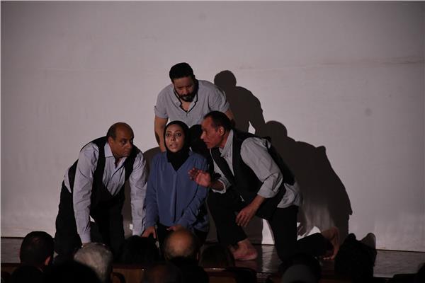 إنتصار وأحمد صيام يطلقون مسرحيتهم الجديدة "قف"