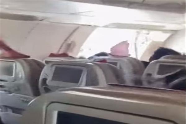 مسافر يثير الرعب للمسافرين على متن طائرة