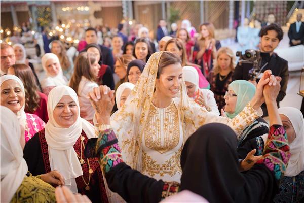 تقاليد ملكية وعادات شعبية بحفل زفاف ولي عهد الأردن