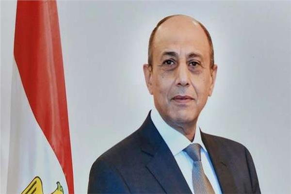  وزير الطيران المدني الفريق محمد عباس حلمي