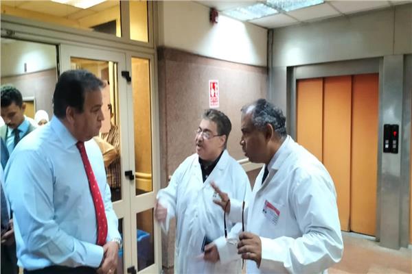وزير الصحة يقرر صرف شهر مكافأة للعاملين في مستشفى القاهرة الفاطمية 