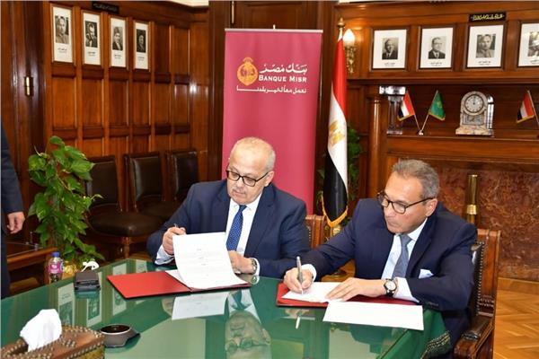 د. الخشت والأتربي يوقعان بروتوكول تعاون بين الجامعة وبنك مصر