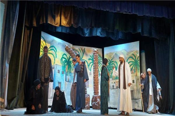 ختام عرض "كرم النخل" على مسرح قصر ثقافة قنا