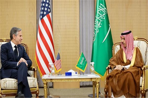 لقاء الأمير فيصل بن فرحان وزير الخارجية السعودي ونظيره الأمريكي أنتوني بلينكن