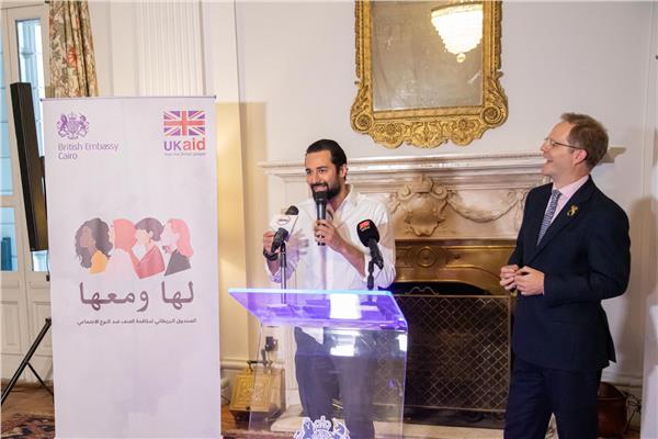 السفير البريطاني جاريث بايلي مع الفنان أحمد حاتم