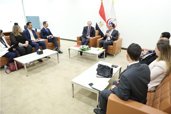 وزير الصحة خلال لقائه سفير الاتحاد الأوروبي بمصر