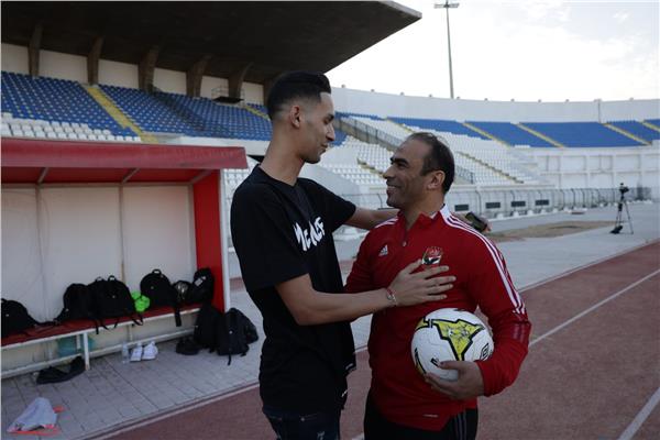 بدر بانون يزور بعثة النادي الأهلي في المغرب
