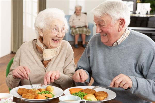 نصائح غذائية للحفاظ على صحة كبار السن
