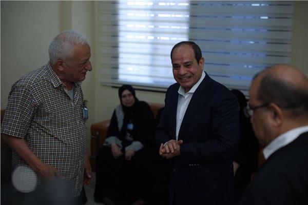 الرئيس عبد الفتاح السيسي خلال زيارته لدار المسنين