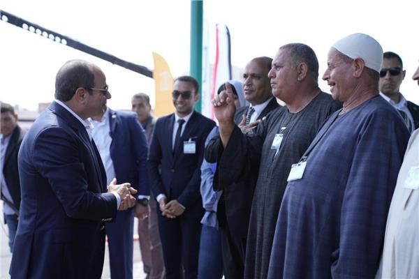 الرئيس السيسي يلتقي حشد من أهالي الأبعادية