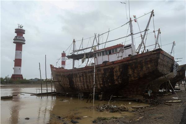صورة من أ ف ب لسواحل الهند قبل الإعصار بيبارجوي