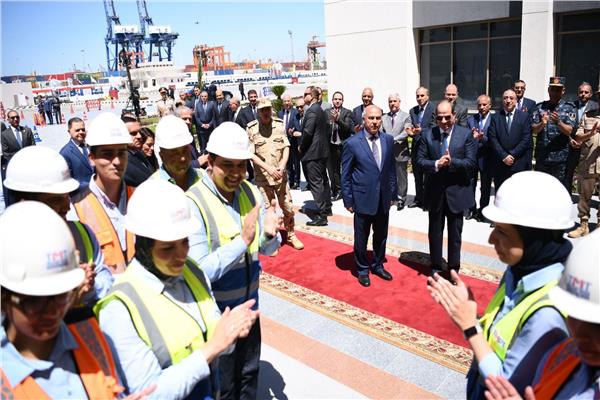 الرئيس السيسي خلال افتتاح محطة تحيا مصر