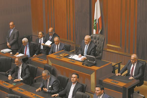 البرلمان اللبنانى خلال جلسة التصويت على اختيار رئيس للبلاد - (أ ف ب)