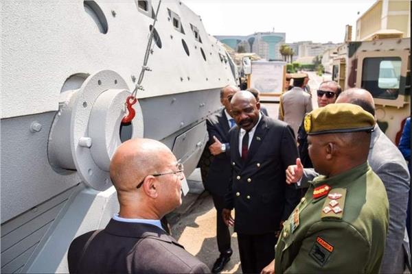 الهيئة العربية للتصنيع تستقبل وزير الدفاع الزامبي
