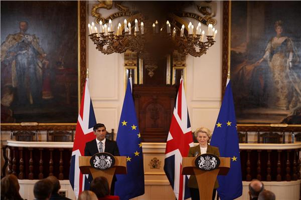 رئيس الوزراء البريطاني ريشي سوناك مع رئيسة المفوضية الأوروبية أورسولا فون دير لاين