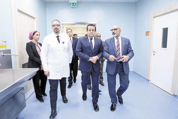 وزير الصحة خلال تفقده مستشفى التأمين الصحى بالعاصمة الإدارية
