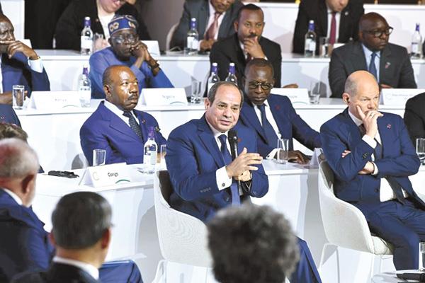 الرئيس يدعو الدول المتقدمة لضخ 100 مليار دولار لقارة إفريقيا