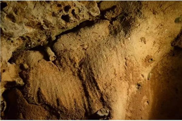 اكتشاف نقوش عمرها 57 ألف سنة