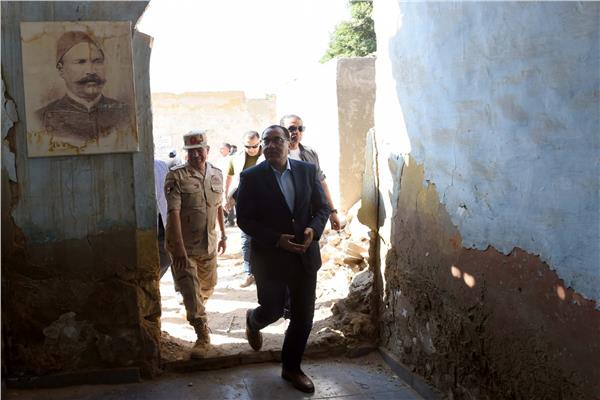 رئيس الوزراء يتفقد مقبرة الزعيم الوطني أحمد عرابي