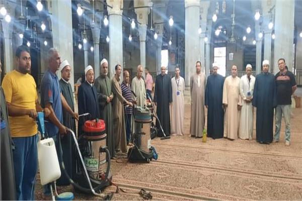  اوقاف الغربية تنظم حملات نظافة وتطهير بمسجد السيد البدوي بطنطا 