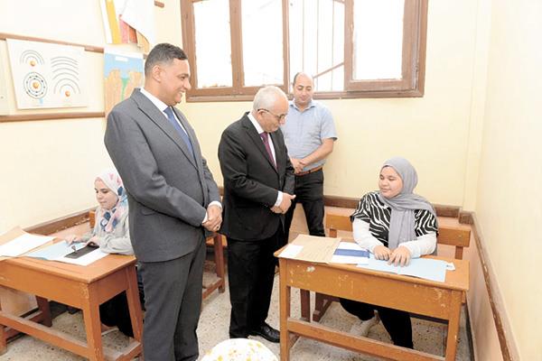 وزير التربية والتعليم يتفقد لجان الامتحانات بمحافظة الدقهلية