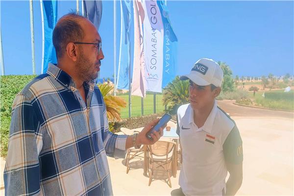 محمد أبو العلا لاعب منتخب مصر للجولف مع محرر بوابة أخبار اليوم