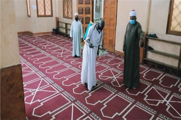 محافظ أسوان: تجهيز المساجد والساحات لأداء صلاة عيد الأضحى المبارك 