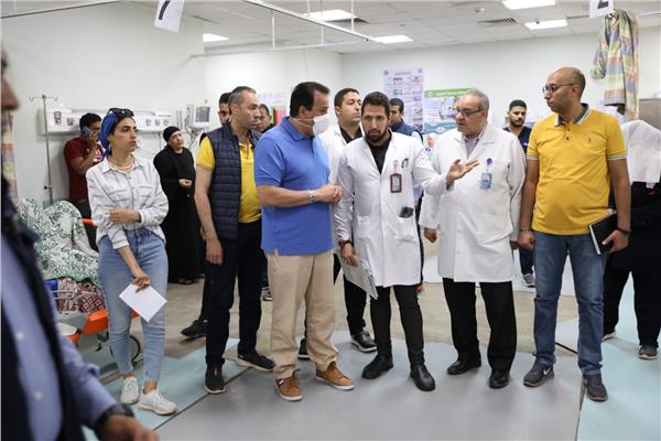 الدكتور خالد عبدالغفار خلال زيارة تفقدية مفاجئة إلى مستشفى معهد ناصر للبحوث والعلاج