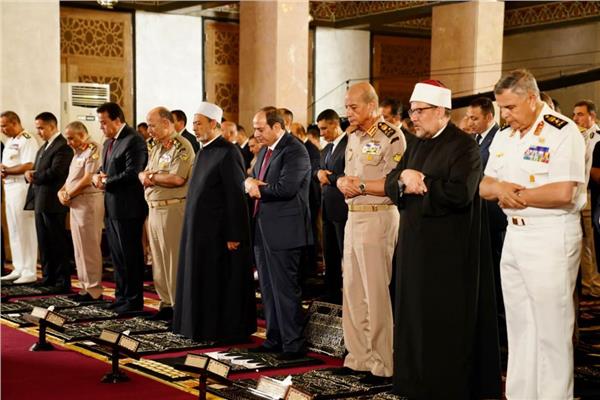الرئيس السيسي يؤدي صلاة العيد