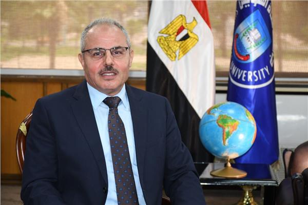 ناصر مندور رئيس جامعة قناة السويس