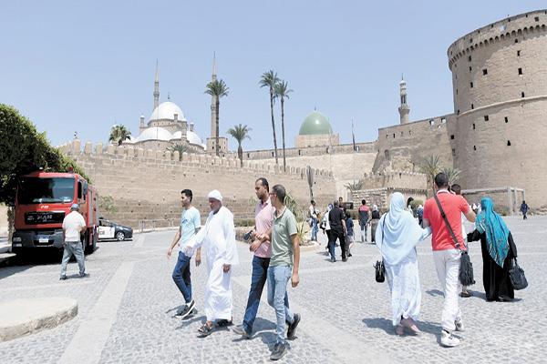 إقبال كبير على زيارة قلعة محمد على رابع أيام العيد