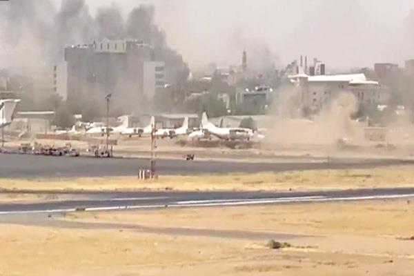 مطار الخرطوم وغلق المجال الجوى السودانى