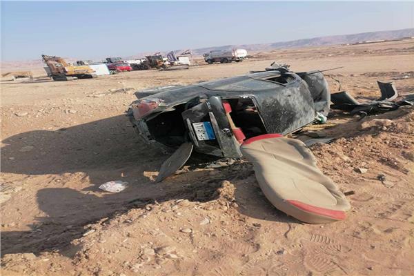  حادث انقلاب سيارة ملاكي على الطريق الصحراوي الغربي بمدينة غرب قنا