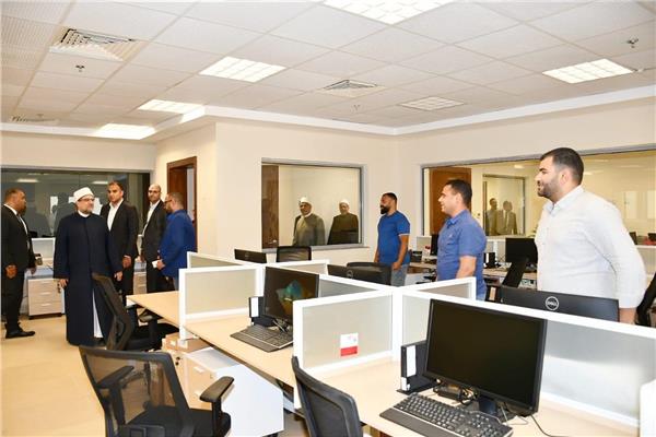 الدكتور محمد مختار جمعة خلال جولته التفقدية للمبنى الجديد لوزارة الأوقاف