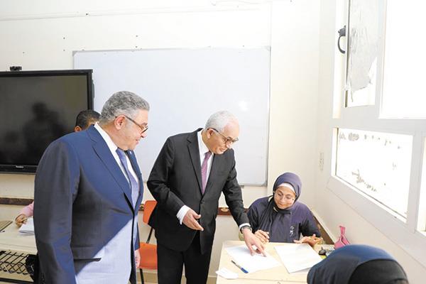 وزير التربية والتعليم  يتفقد امتحانات «الاستاتيكا» فى لجان البحر الأحمر