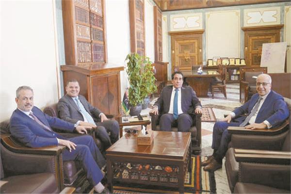 اجتماع سابق بين رئيس المجلس الرئاسى والحكومة مع محافظ مصرف ليبيا المركزى